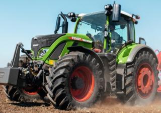 Traktory 4WD Fendt 724 Vario Power+ 