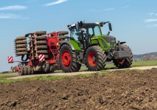 Traktory 4WD Fendt 724 Vario Power+ 