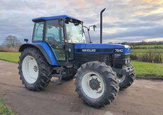 Traktory 4WD New Holland 7840