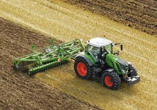 Traktory 4WD Fendt 826 Vario Power