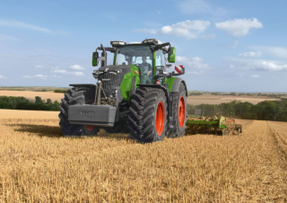 Traktory 4WD Fendt 826 Vario Power+ 