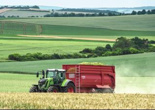 Traktory 4WD Fendt 826 Vario Profi+