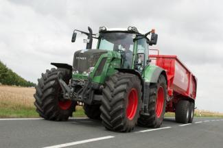 Traktory 4WD Fendt 828 Vario SCR
