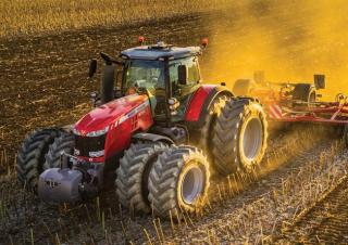 Traktory 4WD Massey Ferguson 8735	