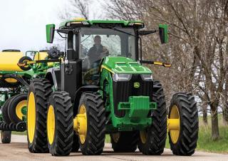 Traktory 4WD John Deere 8R 340 