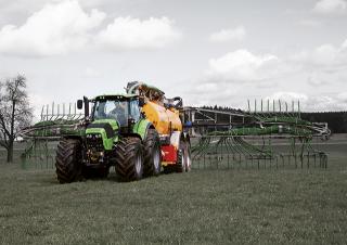 Traktory 4WD DEUTZ-FAHR Agrotron 7210 TTV 