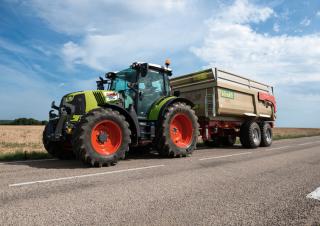 Traktory 4WD Claas Arion 440