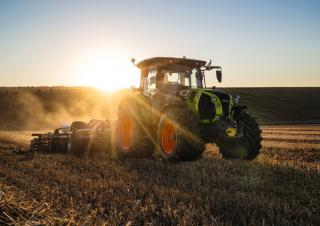 Traktory 4WD Claas Arion 530 Hexashift
