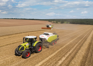 Traktory 4WD Claas Axion 830