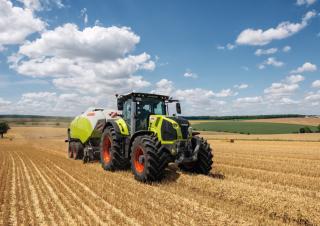 Traktory 4WD Claas Axion 830 