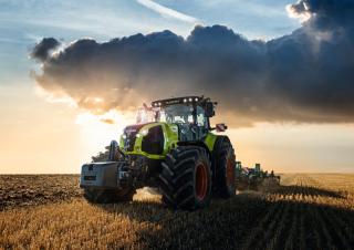 Traktory 4WD Claas Axion 830 