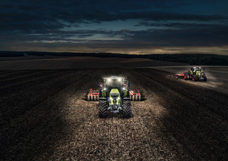 Traktory 4WD Claas Axion 830 Cmatic
