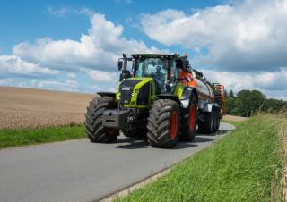 Traktory 4WD Claas Axion 920 