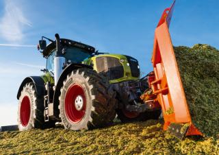 Traktory 4WD Claas Axion 930 