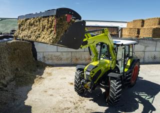 Traktory 4WD Claas Axos 3.105 Comfort