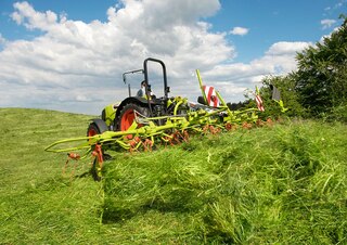 Traktory 4WD Claas Elios 210 Basic 