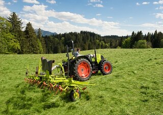 Traktory 4WD Claas Elios 210 Basic 