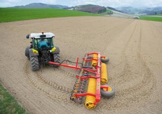 Traktory 4WD Claas Elios 210 Classic 