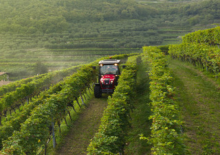 Traktory 4WD Valtra F105S