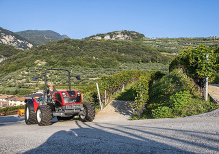 Traktory 4WD Valtra F105S