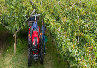 Traktory 4WD Valtra F105S