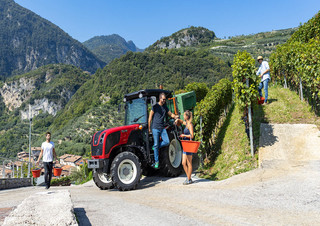 Traktory 4WD Valtra F105S
