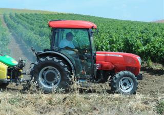 Traktory 4WD McCormick F90GE