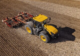 Traktory 4WD JCB Fastrac 8290