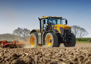 Traktory 4WD JCB Fastrac 8290