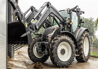 Traktory 4WD Valtra G135H