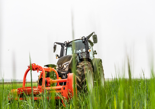 Traktory 4WD Valtra G135H