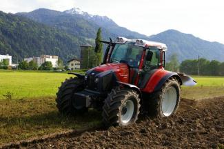Traktory 4WD Lindner Geotrac 124