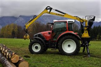 Traktory 4WD Lindner Geotrac 124
