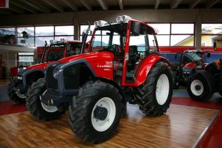 Traktory 4WD Lindner Geotrac 84