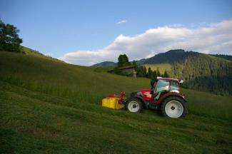 Traktory 4WD Lindner Geotrac 84