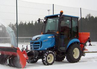 Traktory 4WD LS J27 HST