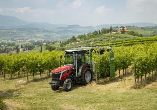 Traktory 4WD Massey Ferguson MF 3VI.95 