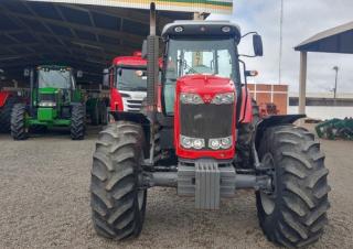 Traktory 4WD Massey Ferguson MF 7215