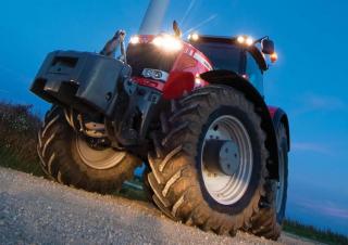 Traktory 4WD Massey Ferguson MF 8680 Dyna-VT