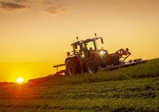 Traktory 4WD Massey Ferguson MF 8S.305 