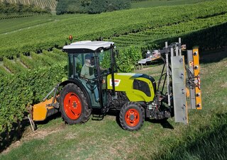 Traktory 4WD Claas Nexos 230 VL