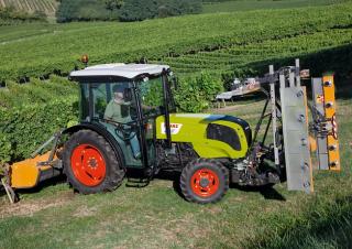 Traktory 4WD Claas Nexos 240 VL