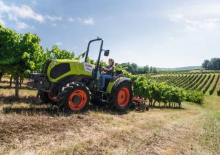 Traktory 4WD Claas Nexos 250 F
