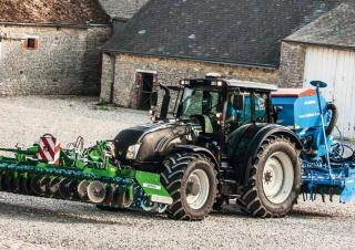 Traktory 4WD Valtra T 153
