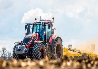Traktory 4WD Valtra T174EA