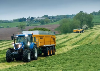 Traktory 4WD New Holland T7.225 SideWinder II