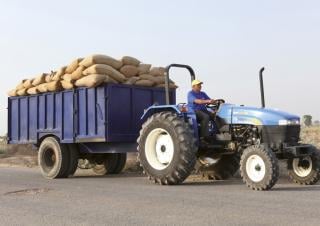 Traktory 4WD New Holland TT55