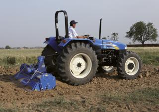 Traktory 4WD New Holland TT75