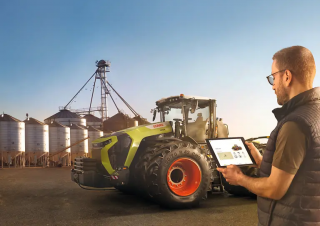 Traktory 4WD Claas Xerion 12.650 Trac 