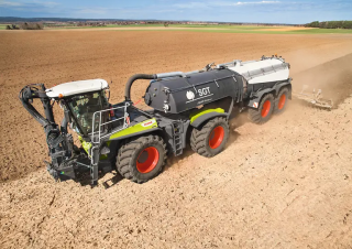 Traktory 4WD Claas Xerion 4200 Saddle Trac 